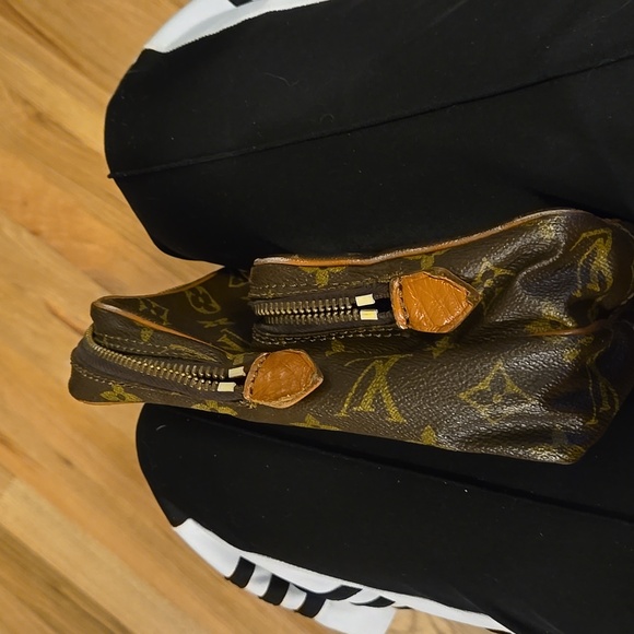 Authentic LV bag - Picture 3 of 5